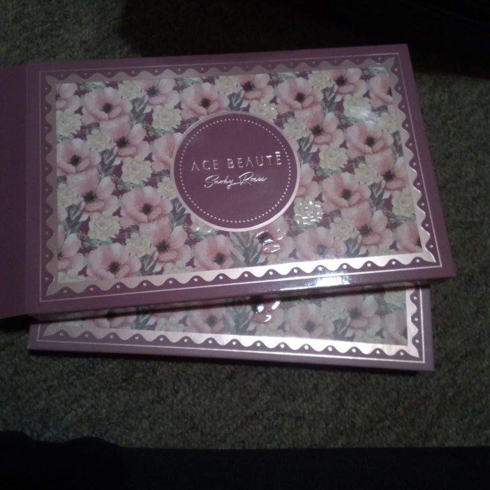 Ace Beaute eye shadow palette limited edition